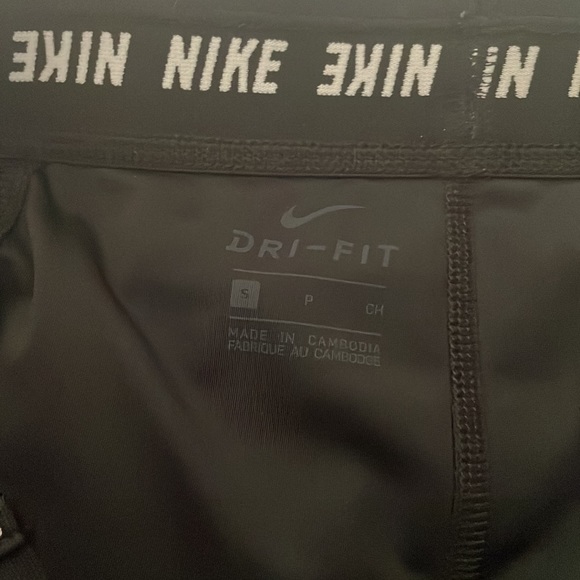 Nike Leggings with side pockets - Picture 2 of 3